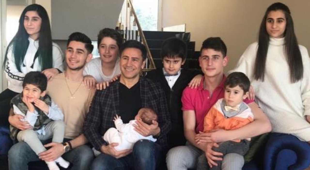 İzzet Yıldızhan oğullarını otelinde çalıştırdı!